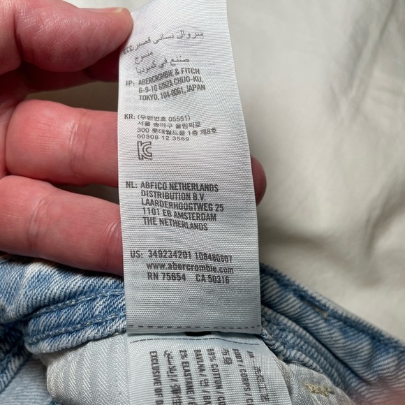 Hollister Button-up High-Waisted Distressed Denim Shorts Size 9 - Picture 6 of 10